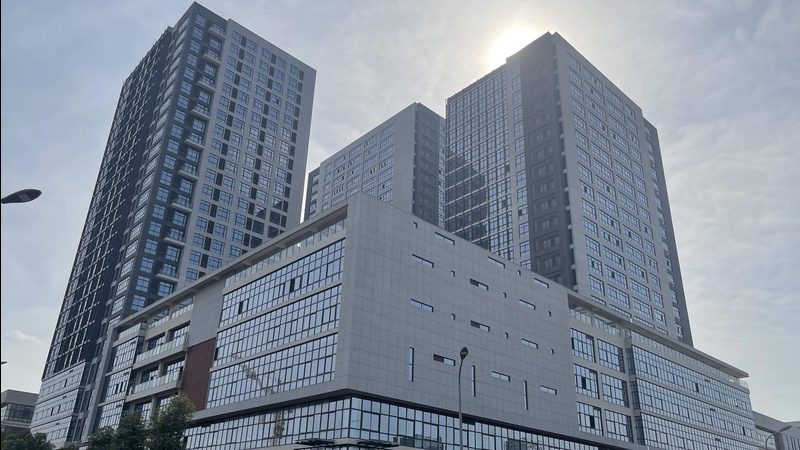 企业在选择人工智能应用场景集成商时，应关注以下因素：
